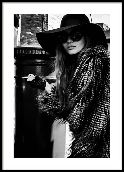 Lady In The Hat Poster en el grupo  Pósters / Blanco y negro con Desenio AB (10163)