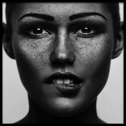 Summer Freckles Poster en el grupo  Pósters / Blanco y negro con Desenio AB (2530)