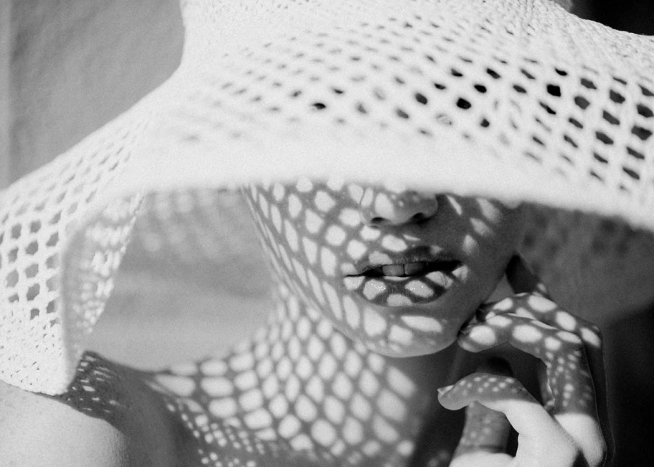 Sun Hat Shade Poster / Blanco y negro con Desenio AB (10034)