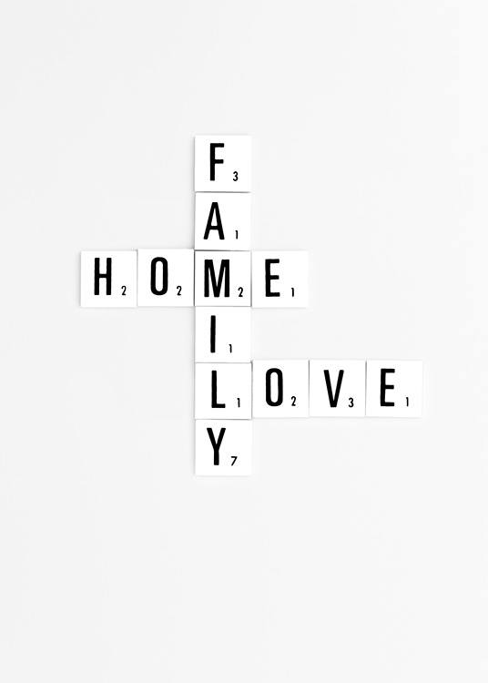 – Póster beis con la frase «Family Home Love» hecha con piezas de un tablero de letras cruzadas.