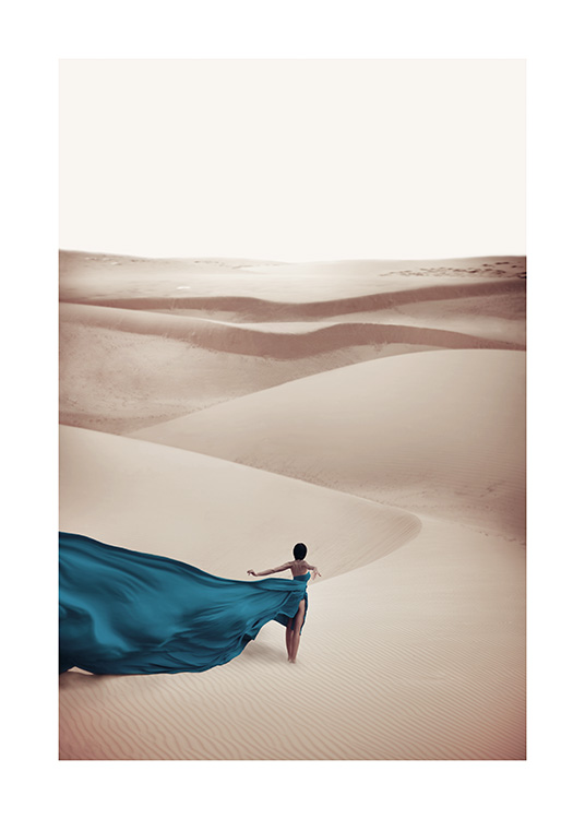 Woman in Blue Dress Poster / Naturaleza con Desenio AB (11144)