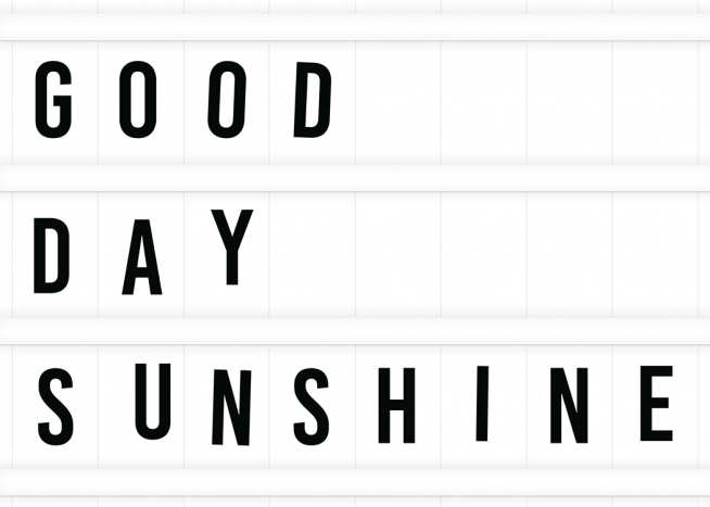 – Póster con una caja luminosa con la frase «good day sunshine». 