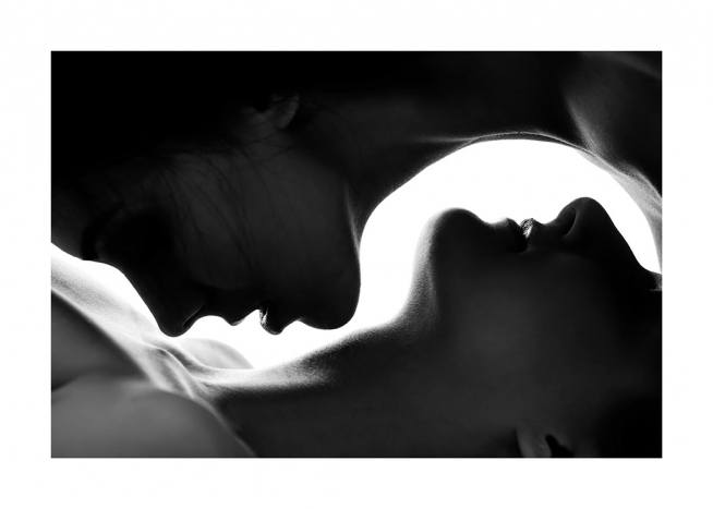 Kiss On The Neck Poster / Blanco y negro con Desenio AB (12487)