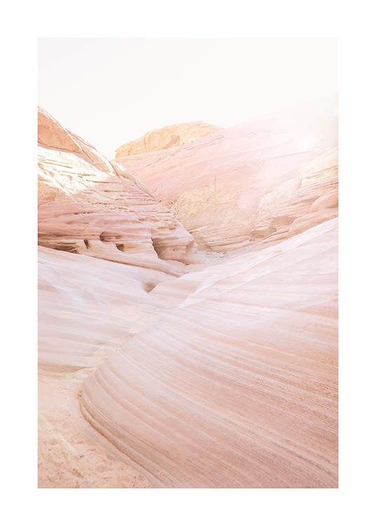 foto de desierto con cañones rosas y rocas en forma de ola marítima 