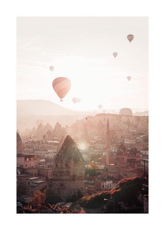  – Fotografía de globos aerostáticos sobre el cielo de Cappadocia al atardecer, Turquía