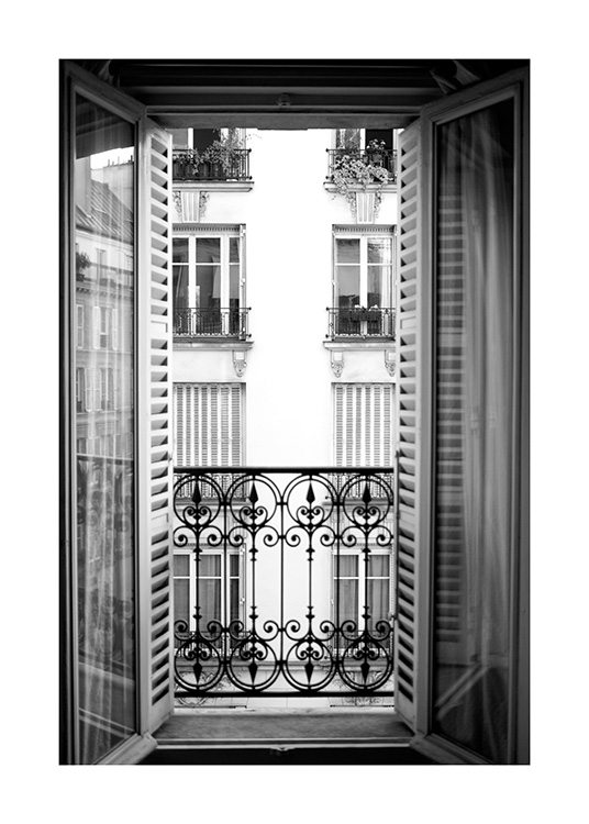  – Fotografía en blanco y negro de un balcón francés.