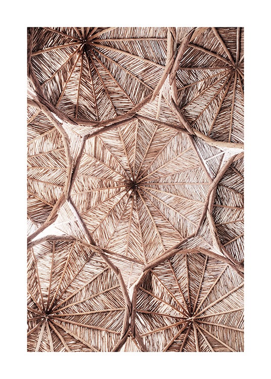  – Fotografía de un techo color beis con patrones circulares realizado en materiales naturales.