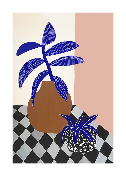  – Ilustración de diseño gráfico con dos macetas con plantas azules, suelo de azulejos a cuadros y una pared rosa de fondo.