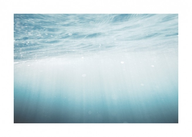  – Fotografía debajo del mar con aguas azules.