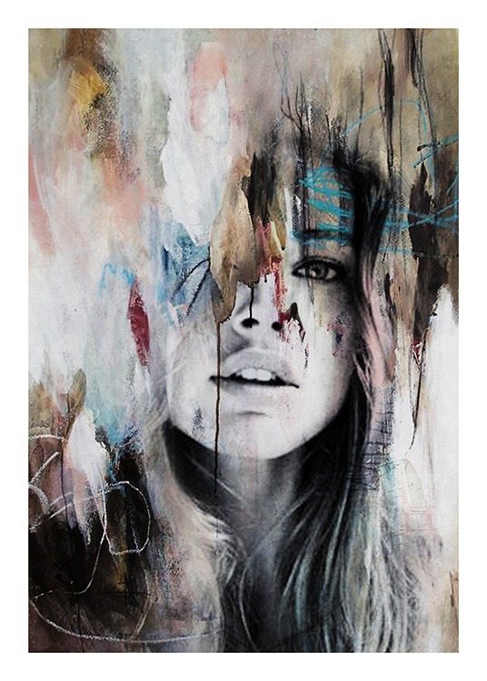  – Fotografía en blanco y negro del rostro de una mujer cubierto con pintura