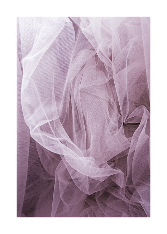  – Fotografía de una tela violeta de tul fruncida