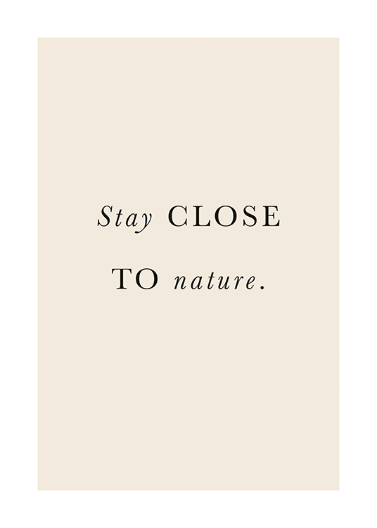  – Póster beis con frase en letras negras: “Stay close to nature”