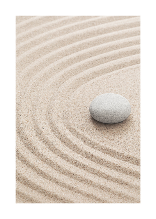  – Fotografía de arena rastrillada con una roca