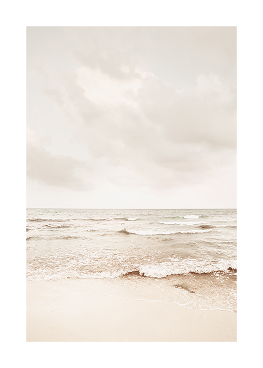  – Imagen de una playa serena en un día nublado
