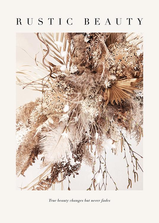  – Fotografía de un ramo beis con flores, hierba seca y plumas