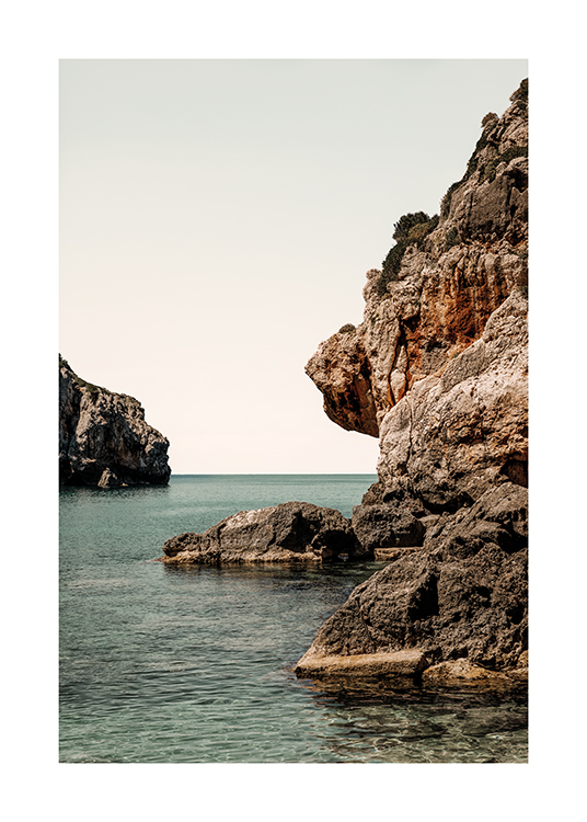  – Fotografía de unas rocas que se abren al mar
