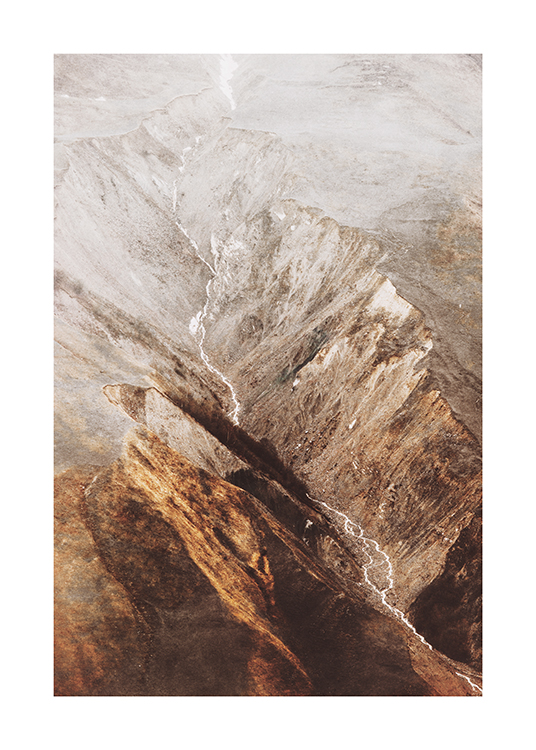  – Fotografía de un paisaje con montañas y un río visto desde arriba