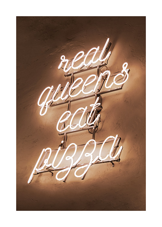 – Fotografía de un cartel luminoso blanco colgado de una pared: «Real queens eat pizza»