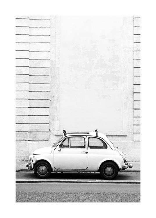  – Fotografía en blanco y negro de un coche antiguo delante de un edificio con rayas