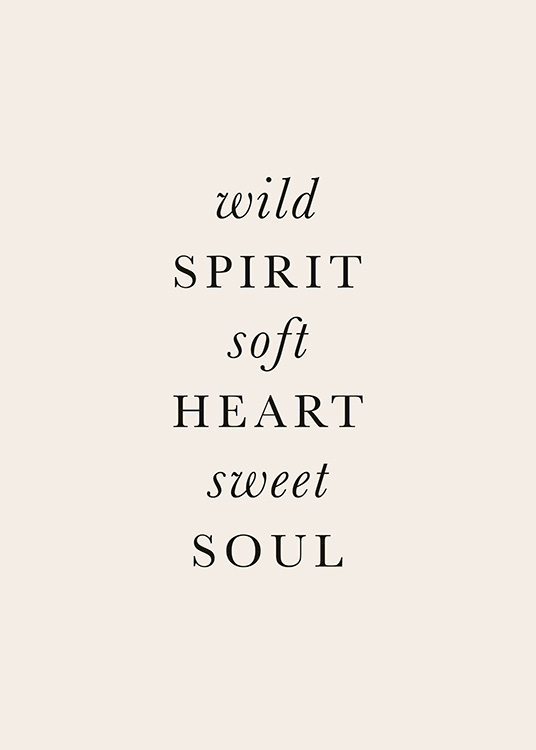  – Póster con fondo beis y un texto en letras negras: «Wild spirit Soft heart Sweet soul»