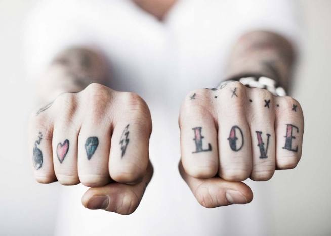 Love Tattoo Poster / Fotografías con Desenio AB (2191)