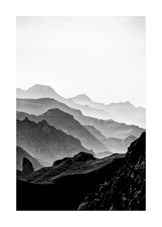 Black Rocky Mountains Poster / Blanco y negro con Desenio AB (3302)