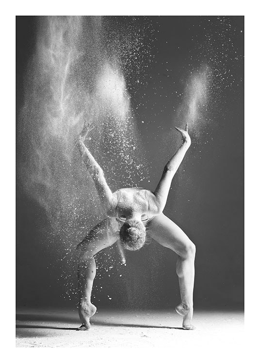 Dancer Three, Poster / Blanco y negro con Desenio AB (8220)