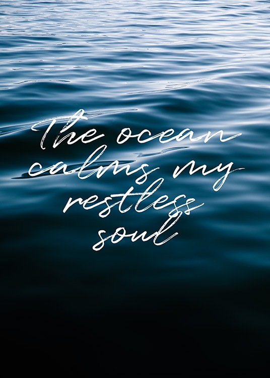  - Póster con cita sobre un alma inquieta y la fotografía de un océano en calma al fondo.