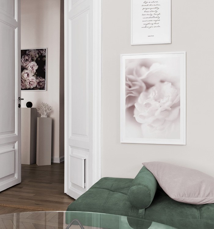 Botánica y texto para salón con sofá cama verde