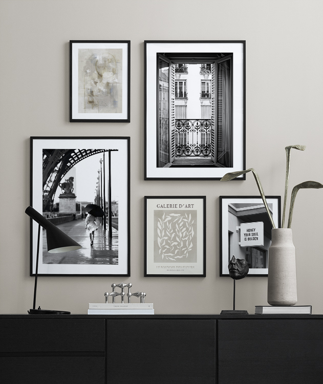 Recibidor con fotografías artísticas